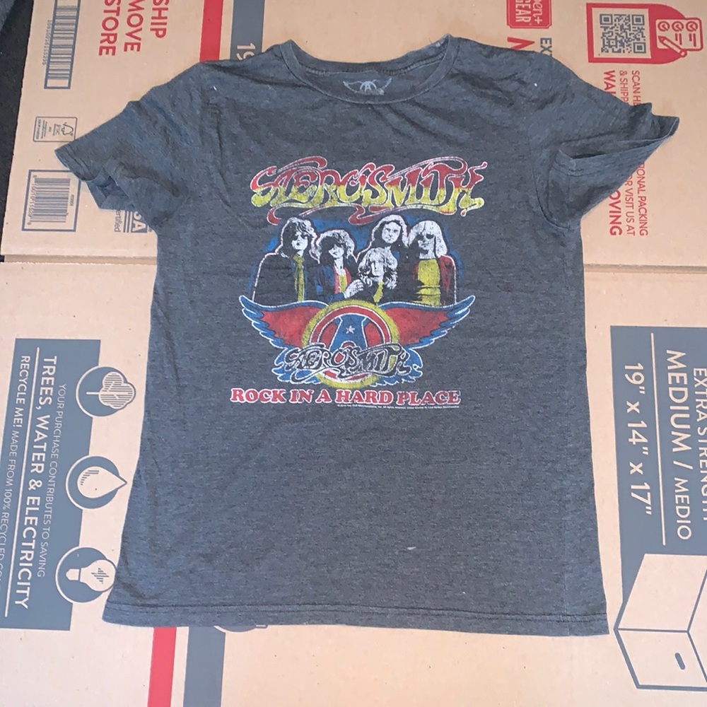Aerosmith T-Shirt Medium; slightly worn.